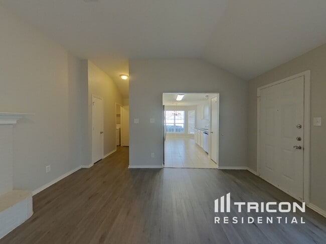 6910 Meadow Bend Dr in Arlington, TX - Building Photo - Building Photo