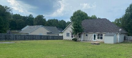 137 Haywood Dr in Raeford, NC - Building Photo - Building Photo