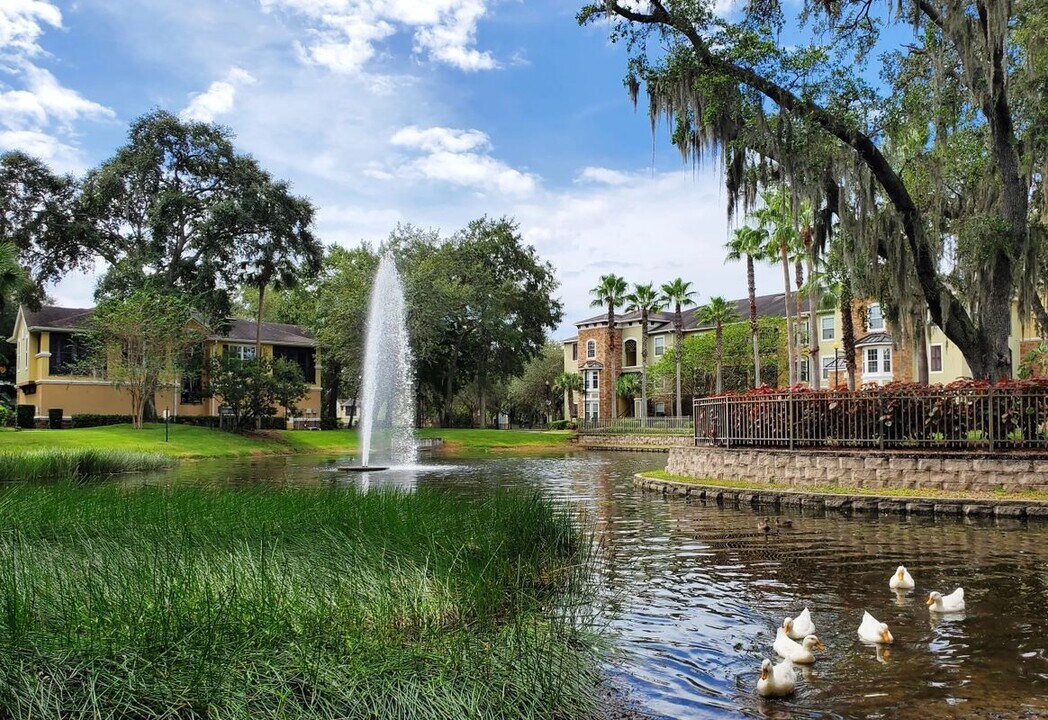10021 Courtney Palms Blvd in Tampa, FL - Building Photo