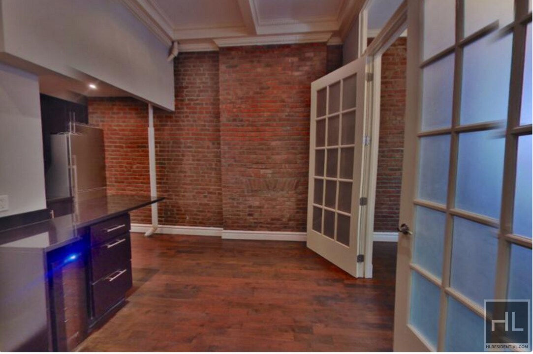 West 21st Street in New York, NY - Building Photo