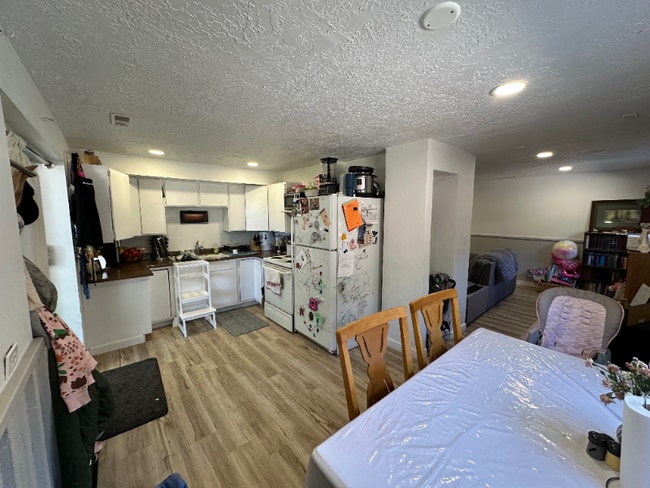 359 E 1000 N St