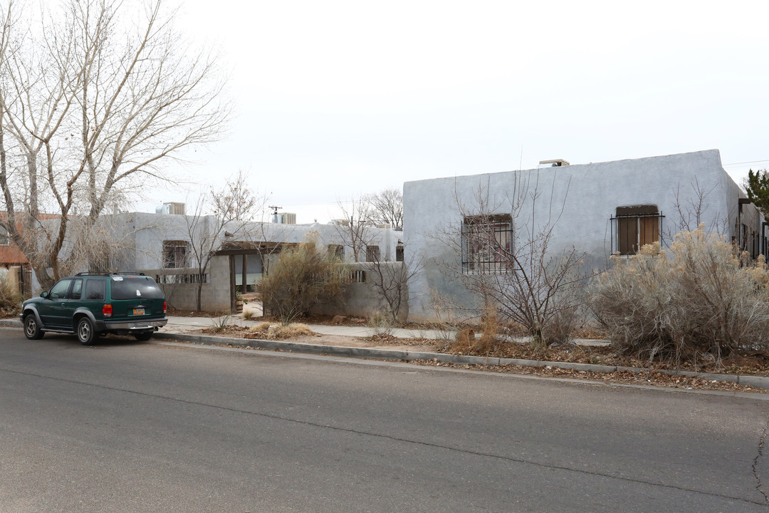 1110 Coal Ave SW in Albuquerque, NM - Building Photo