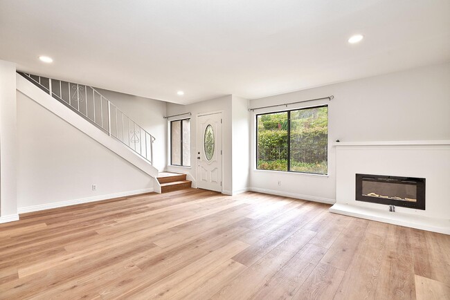 property at 28026 Ridgecove Ct N