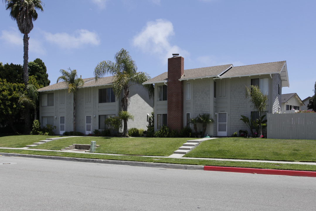 33602 Street of the Blue Lantern in Dana Point, CA - Foto de edificio