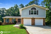 627 Rockborough Dr in Stone Mountain, GA - Building Photo - Building Photo