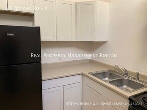 1 E Navajo Rd in Tucson, AZ - Building Photo - Building Photo