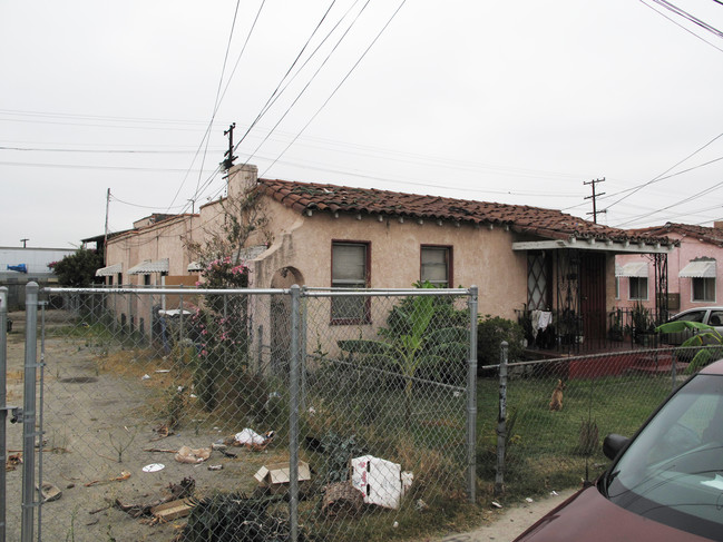 8449 Santa Fe Ave in Huntington Park, CA - Building Photo - Building Photo