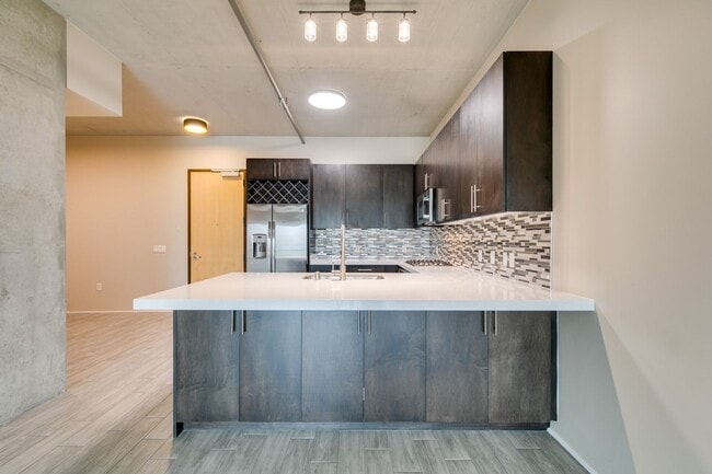 353 E Bonneville Ave in Las Vegas, NV - Foto de edificio - Building Photo