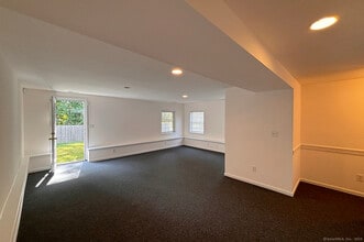 939 Tunxis Hill Rd in Fairfield, CT - Building Photo - Building Photo
