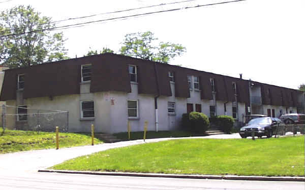 College Arms in West Chester, PA - Building Photo