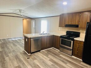 16869 Interstate 45 N in Willis, TX - Building Photo - Building Photo