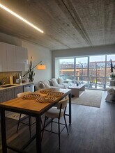 1743 N Leavitt St, Unit 307 in Chicago, IL - Building Photo - Building Photo