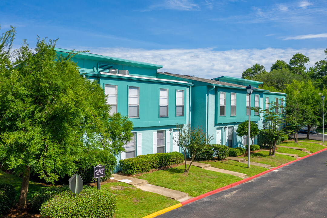 Fort Bayou Apartments Photo