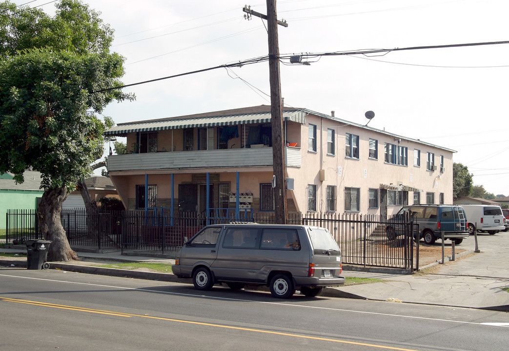 714 E 108th St in Los Angeles, CA - Building Photo