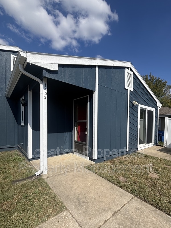 property at 1302 E 25th Terrace