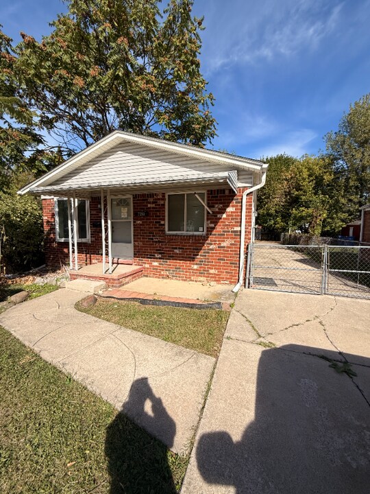 7251 Studebaker Ave in Warren, MI - Building Photo