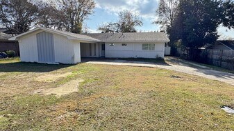 123 Roxanna Dr in West Monroe, LA - Building Photo