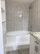 639 Executive Center Dr in West Palm Beach, FL - Building Photo - Building Photo