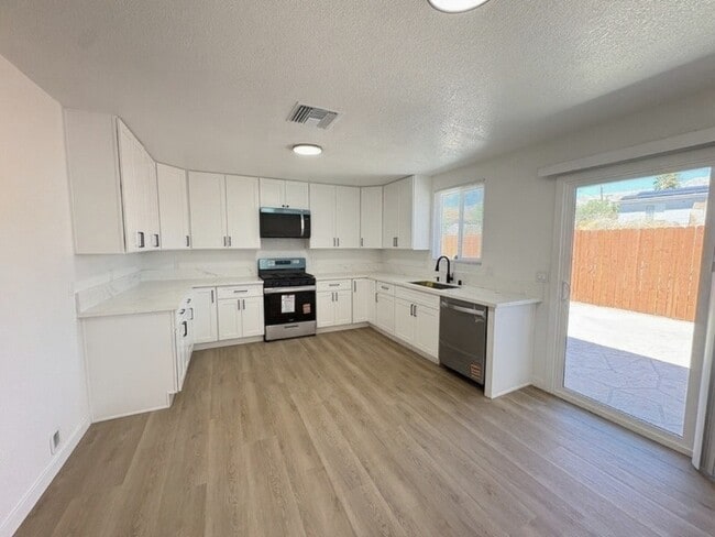13325 Cuando Way in Desert Hot Springs, CA - Building Photo - Building Photo