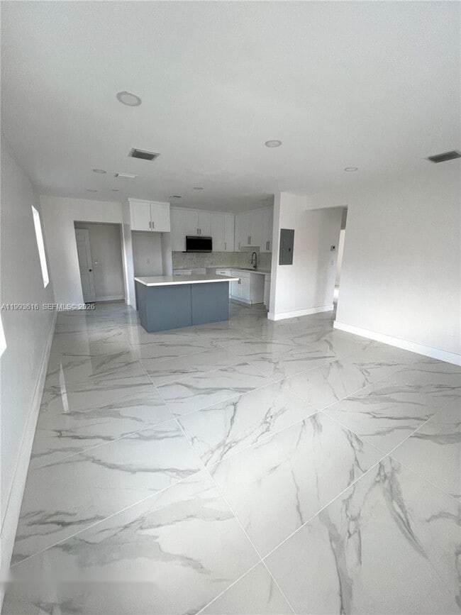 31 SW 67th Ct in Miami, FL - Building Photo - Building Photo