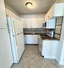 218 Kent M in West Palm Beach, FL - Building Photo - Building Photo