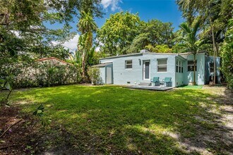 330 NE 86th St in El Portal, FL - Building Photo - Building Photo