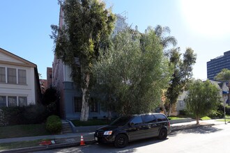 608 S Dunsmuir Ave in Los Angeles, CA - Foto de edificio - Building Photo