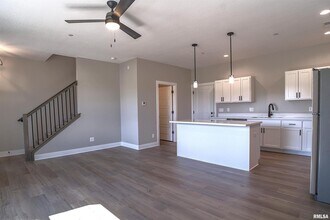 1002 S 4th St in Clinton, IA - Building Photo - Building Photo