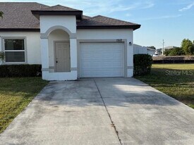 1512 Gary Ln in Lehigh Acres, FL - Building Photo