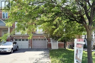 6630 Opera Glass Crescent in Mississauga, ON - Building Photo - Building Photo
