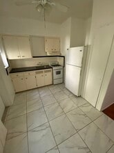 8910 Collins Ave in Surfside, FL - Foto de edificio - Building Photo