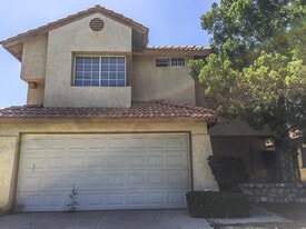 1914 Driftwood Ct in Perris, CA - Building Photo