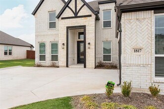 1817 Hidden Crk Dr in Midlothian, TX - Building Photo - Building Photo
