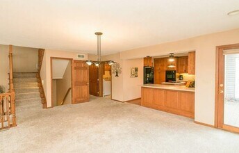 801 Longfellow Pl in Iowa City, IA - Building Photo - Building Photo