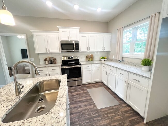 207 Silverthorn Dr in Brooklet, GA - Building Photo - Building Photo