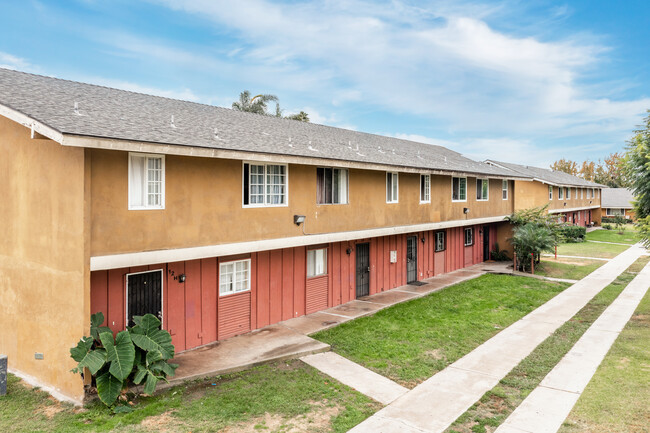 631 S Fairview St in Santa Ana, CA - Building Photo - Building Photo