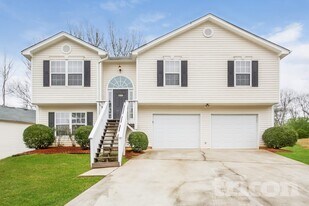 500 Devcon Ln in Palmetto, GA - Building Photo