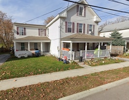 82 Lincoln Ave, Unit Upper in St. Albans, VT - Building Photo