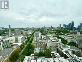 203 College St in Toronto, ON - Building Photo