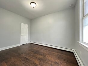 31 Thorne St, Unit 1 in Jersey City, NJ - Building Photo - Building Photo