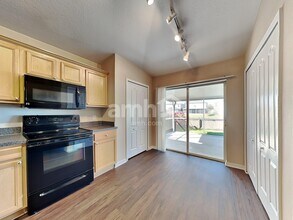 8154 Canterbury Lake Blvd in Tampa, FL - Building Photo - Building Photo