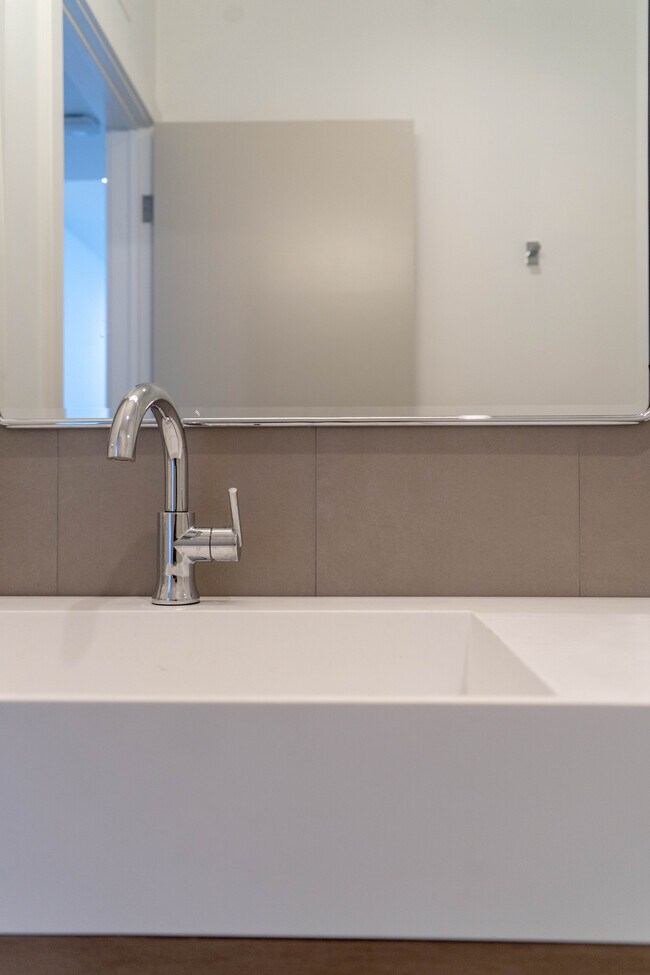 2222 Neilson Way, Unit 202 in Santa Monica, CA - Building Photo - Building Photo