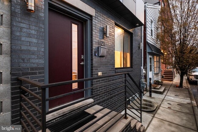 property at 1121 Earl St