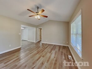 139 Creekside Dr in Four Oaks, NC - Building Photo - Building Photo