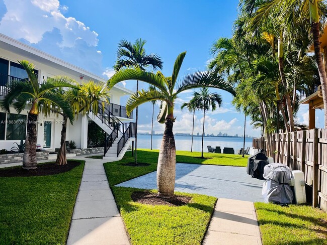 1750 S Treasure Dr in North Bay Village, FL - Building Photo - Building Photo