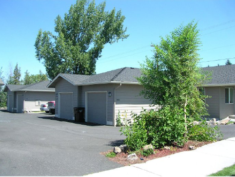 1915-1931 NW Cedar Ave in Redmond, OR - Building Photo