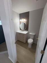 17 Versailles Ct in Newark, DE - Foto de edificio - Building Photo