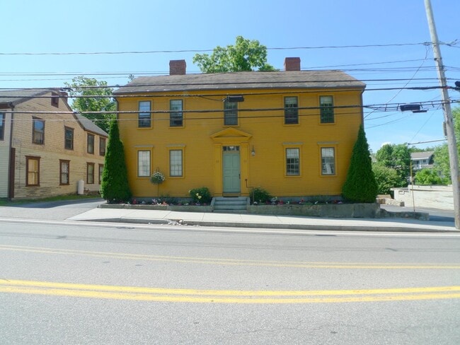 property at 13 High St