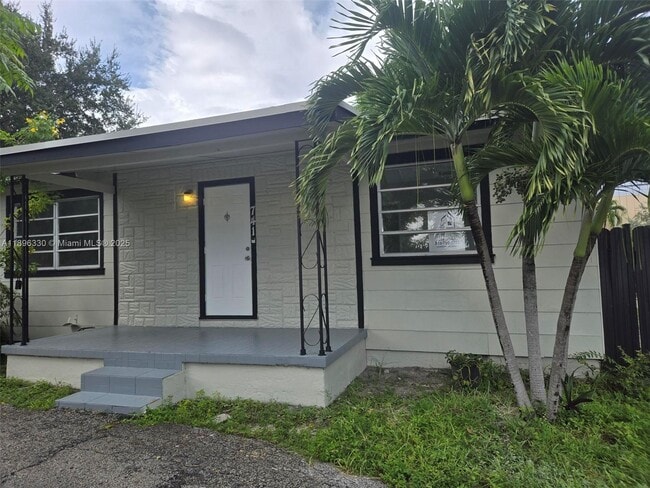 741 E 8th St in Hialeah, FL - Foto de edificio - Building Photo