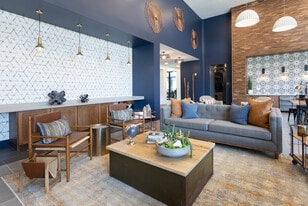 The Drake in Midland, TX - Building Photo